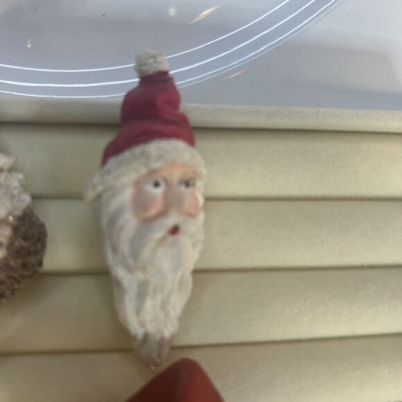 Vintage Bundle Lot Christmas Brooches Santa Head Pins Holiday Set 1 Signed Gift - Picture 15 of 16